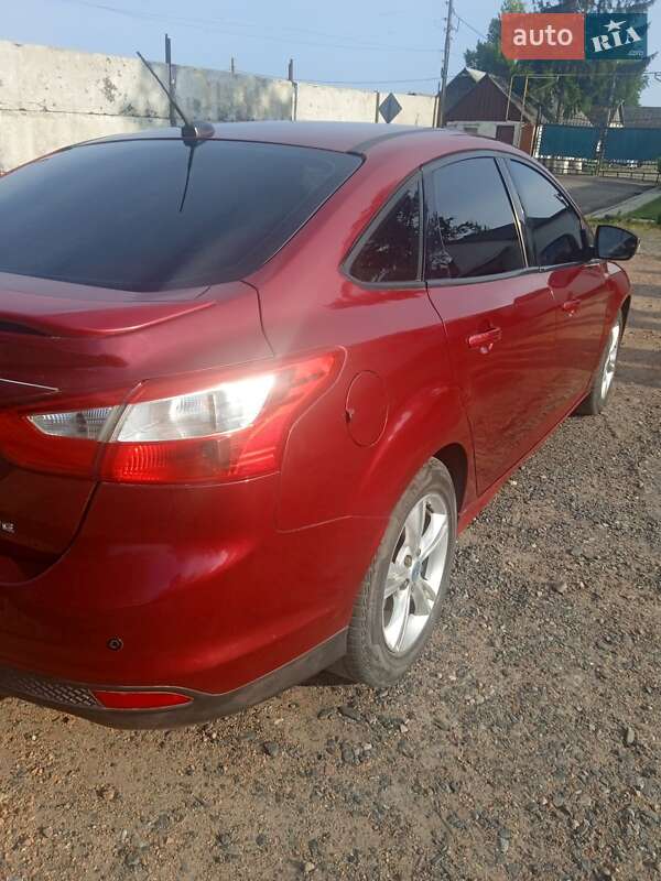 Седан Ford Focus 2013 в Ромнах