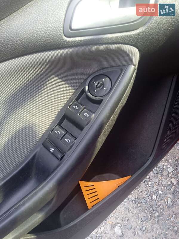 Седан Ford Focus 2013 в Ромнах