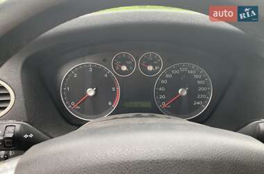 Хэтчбек Ford Focus 2006 в 
