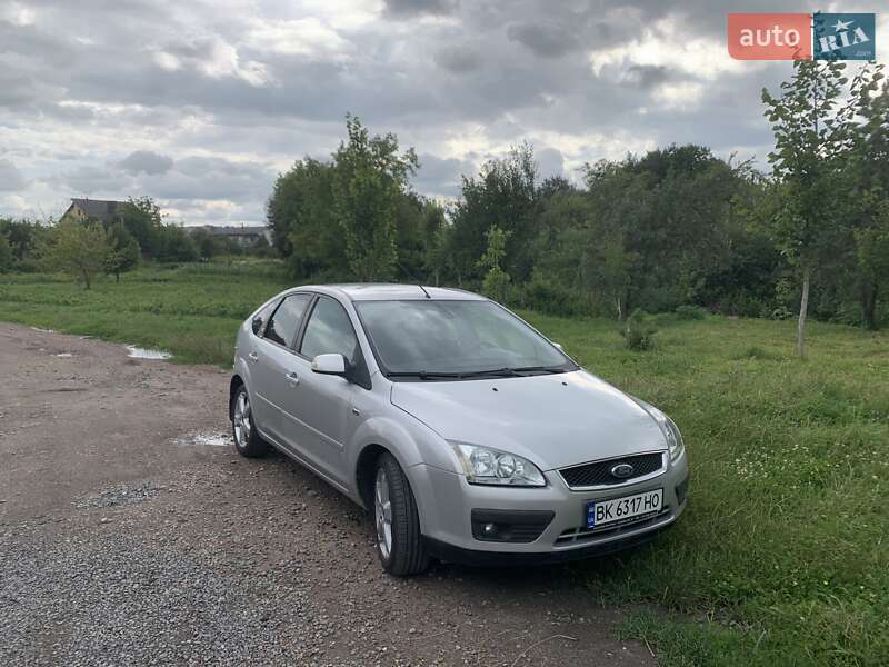 Хэтчбек Ford Focus 2006 в 