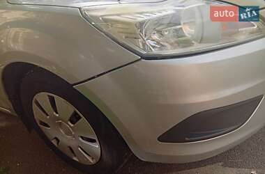 Хэтчбек Ford Focus 2011 в 
