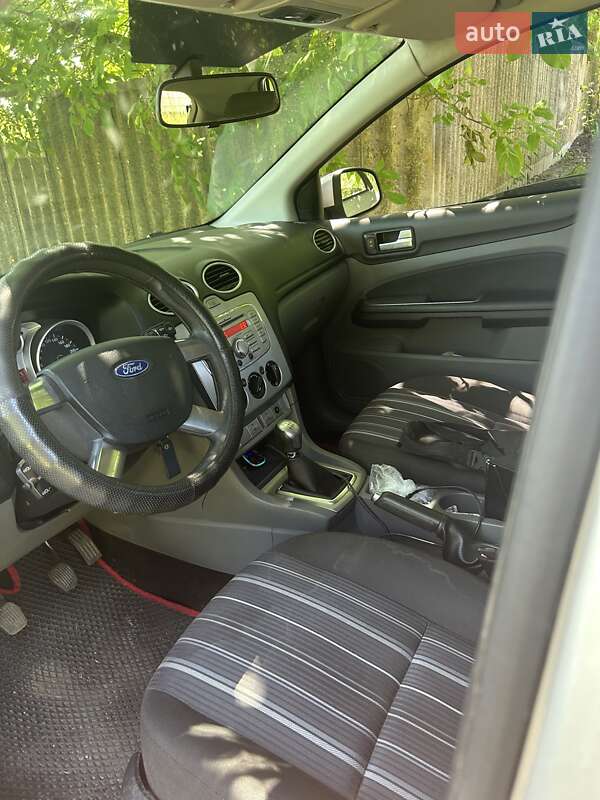 Хетчбек Ford Focus 2011 в Краснограді
