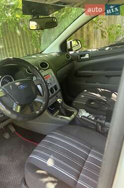 Хэтчбек Ford Focus 2011 в 