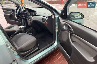 Хэтчбек Ford Focus 1999 в 