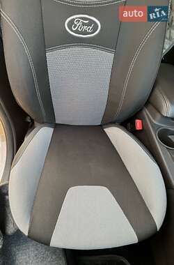 Хэтчбек Ford Focus 2013 в 
