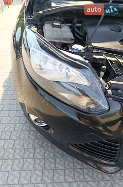 Хэтчбек Ford Focus 2011 в 
