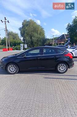 Хэтчбек Ford Focus 2011 в 