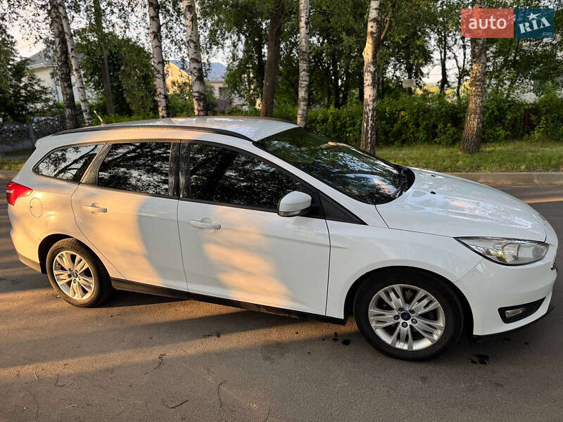 Універсал Ford Focus 2016 в Чернівцях