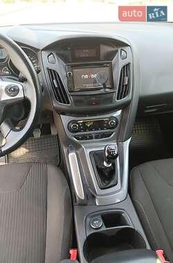 Хэтчбек Ford Focus 2011 в 