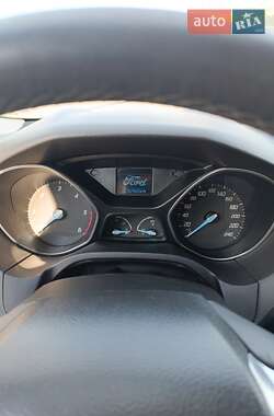 Хэтчбек Ford Focus 2011 в 