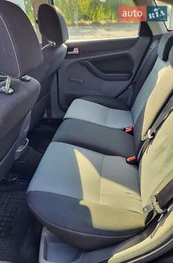Хэтчбек Ford Focus 2010 в 