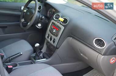Хэтчбек Ford Focus 2007 в 