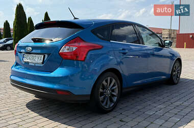 Хэтчбек Ford Focus 2012 в 