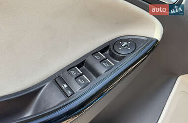 Хэтчбек Ford Focus 2012 в 
