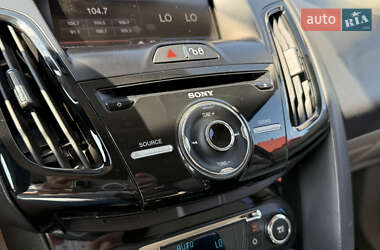 Хэтчбек Ford Focus 2012 в 