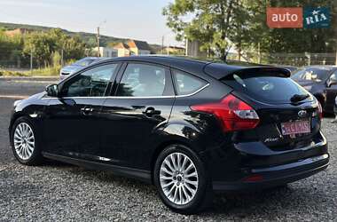 Хэтчбек Ford Focus 2012 в 