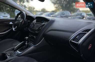 Хэтчбек Ford Focus 2012 в 