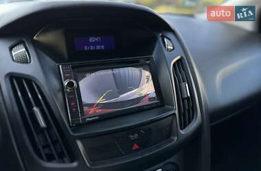 Хэтчбек Ford Focus 2012 в 