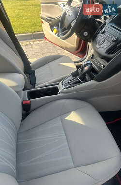 Седан Ford Focus 2015 в 