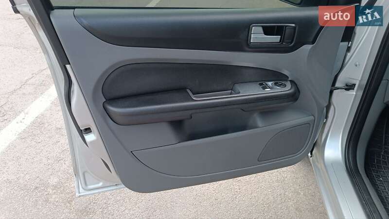 Універсал Ford Focus 2010 в Сарнах