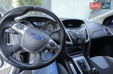 Хетчбек Ford Focus 2013 в 