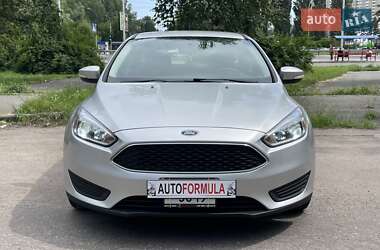 Хэтчбек Ford Focus 2015 в 