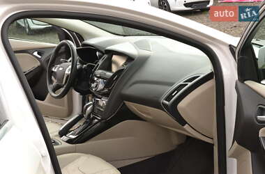 Хэтчбек Ford Focus 2013 в 