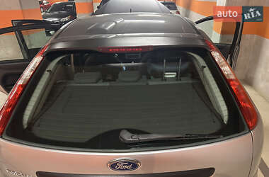 Хэтчбек Ford Focus 2005 в 