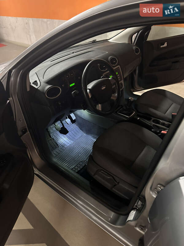 Хэтчбек Ford Focus 2005 в Ужгороде