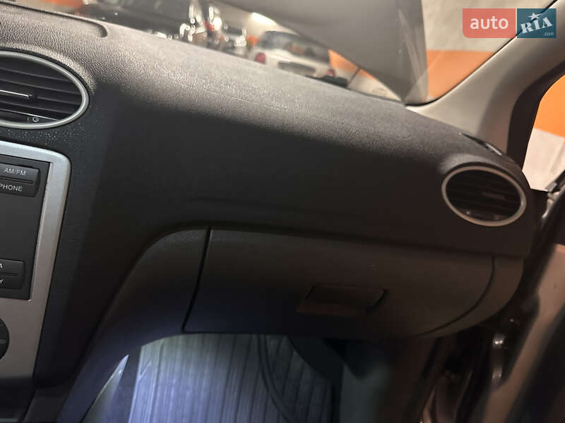 Хэтчбек Ford Focus 2005 в Ужгороде