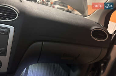 Хэтчбек Ford Focus 2005 в 