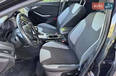 Хэтчбек Ford Focus 2012 в 