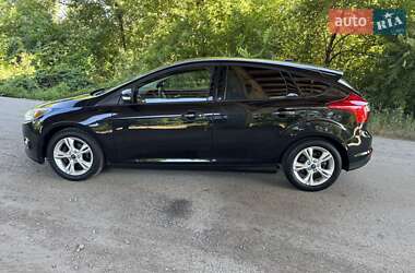 Хэтчбек Ford Focus 2012 в 