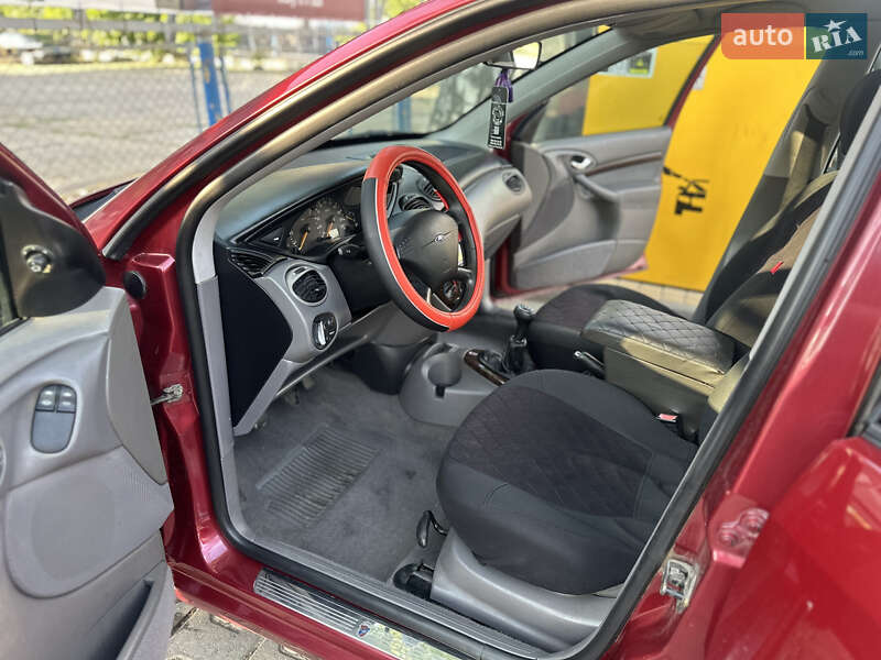Седан Ford Focus 2000 в Черновцах