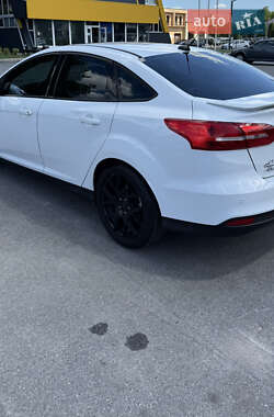 Седан Ford Focus 2015 в 