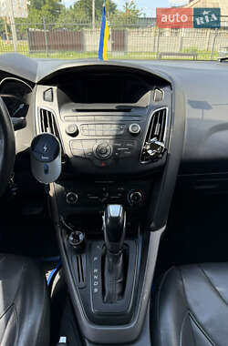 Седан Ford Focus 2015 в 