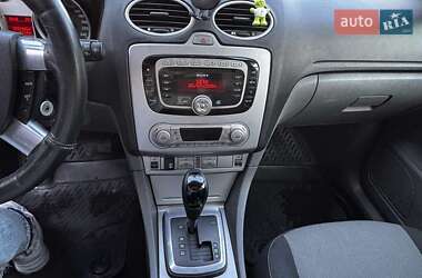 Хэтчбек Ford Focus 2010 в 