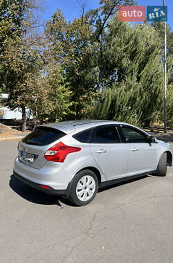 Хэтчбек Ford Focus 2011 в 