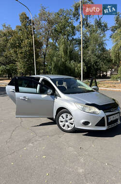 Хэтчбек Ford Focus 2011 в 
