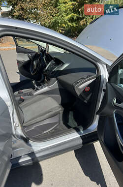 Хэтчбек Ford Focus 2011 в 