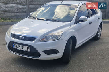 Хэтчбек Ford Focus 2011 в 