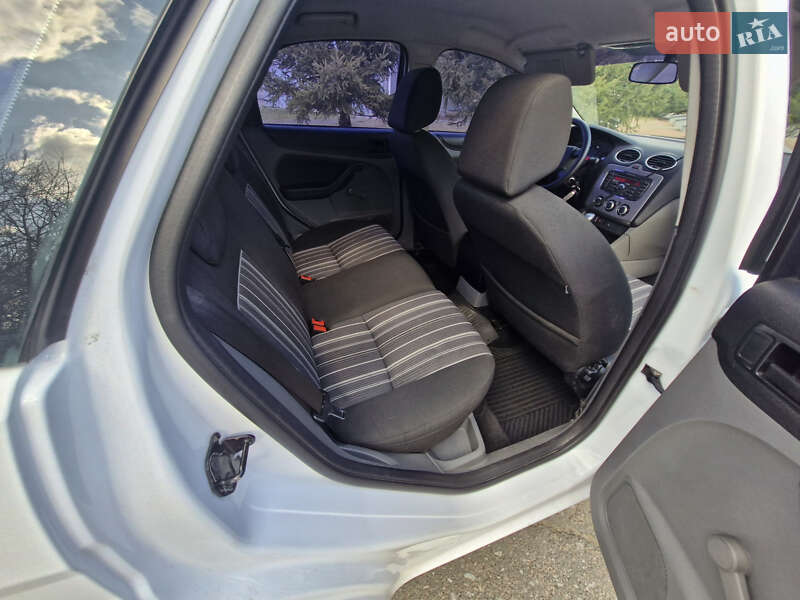 Хэтчбек Ford Focus 2011 в Житомире