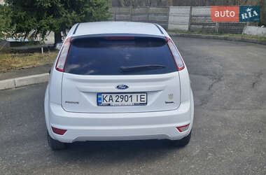Хэтчбек Ford Focus 2011 в 
