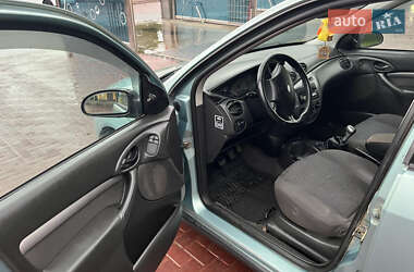 Хэтчбек Ford Focus 1999 в 