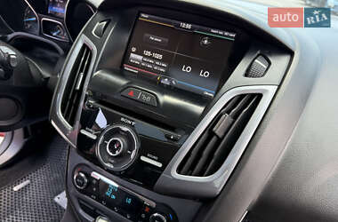 Хетчбек Ford Focus 2012 в 