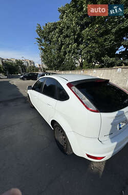 Хэтчбек Ford Focus 2010 в 