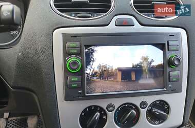 Хэтчбек Ford Focus 2006 в 
