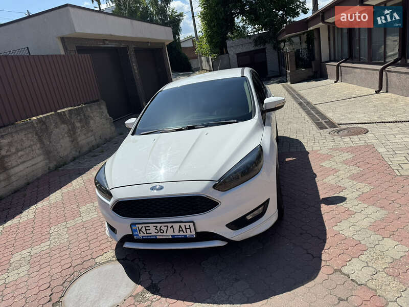 Хетчбек Ford Focus 2015 в Дніпрі