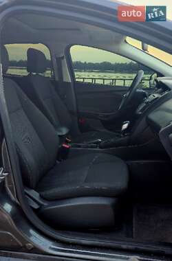 Седан Ford Focus 2015 в 