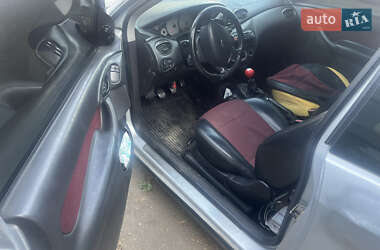 Хэтчбек Ford Focus 2003 в 